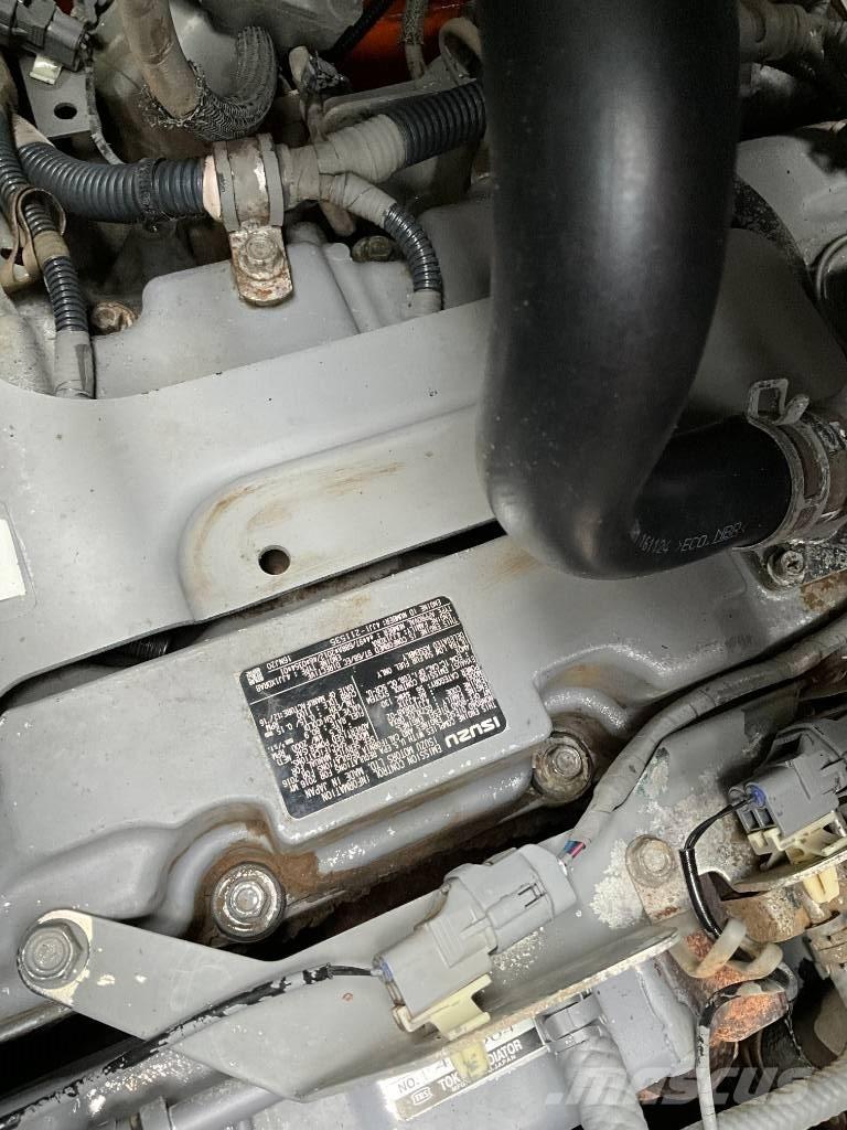 Hitachi ZX 135 US-6 Bageri gusjeničari