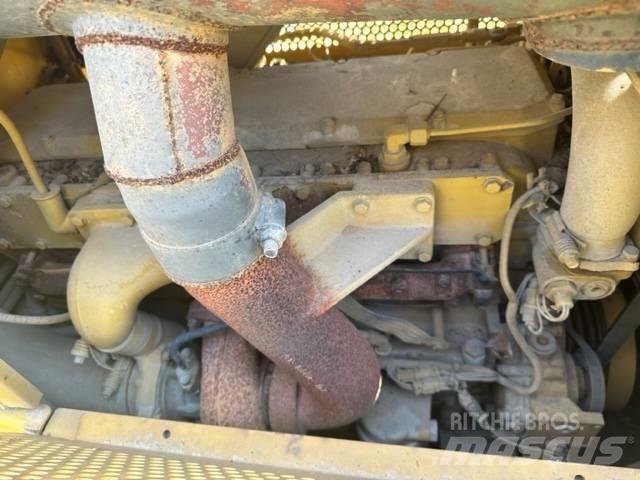 CAT D 5 M XL Buldožeri gusjeničari