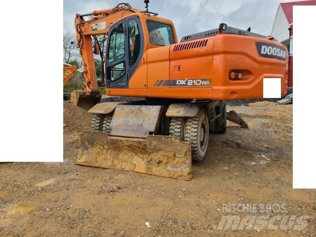 Doosan DX 210 W Bageri na kotačima