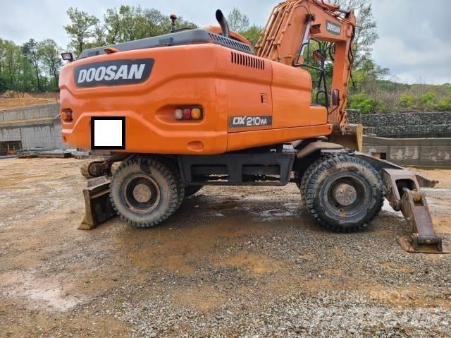 Doosan DX 210 W Bageri na kotačima