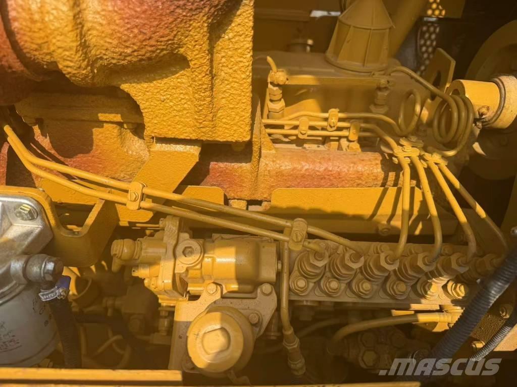 CAT D 6 G Buldožeri gusjeničari