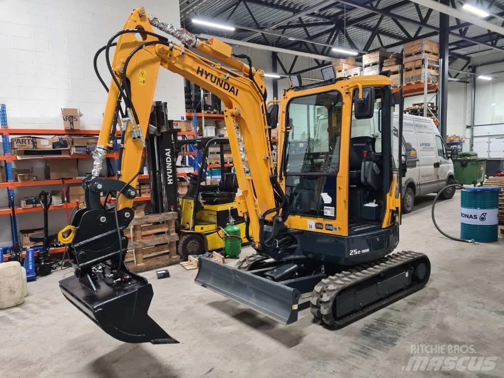 Hyundai R25-9AK Mini bageri <7t