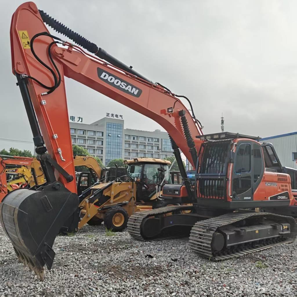 Doosan DX 225 LCA Bageri gusjeničari