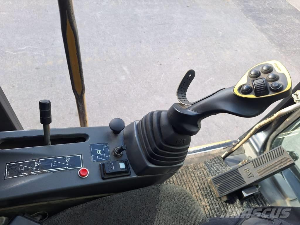 CAT M316C Bageri na kotačima