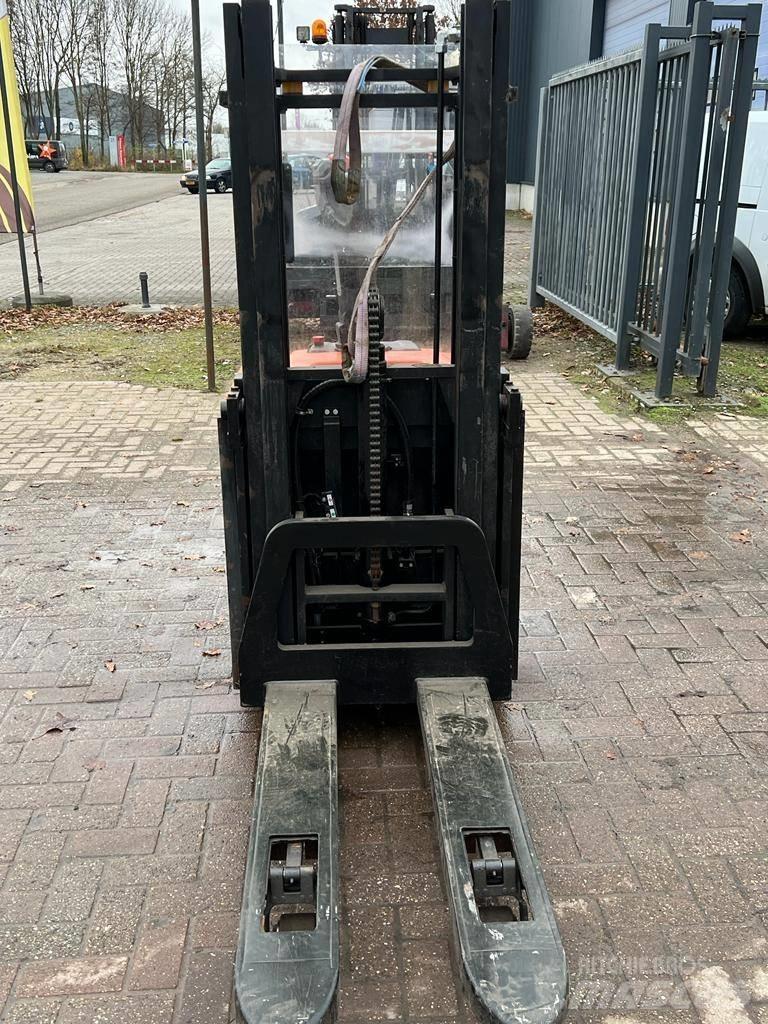 BT SPE 125 Ručni električni viličar