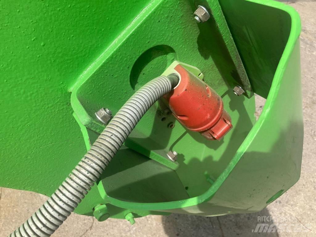 Sennebogen 825 Bageri za manipuliranje materijalom / otpadom