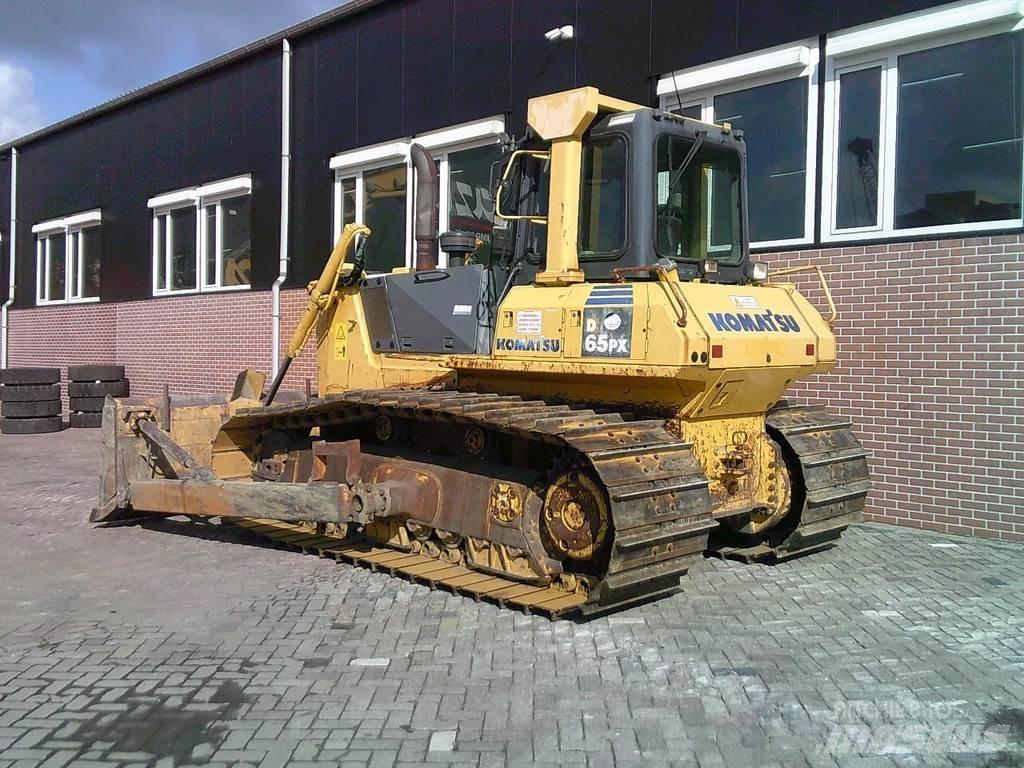 Komatsu D65PX-15 Buldožeri gusjeničari