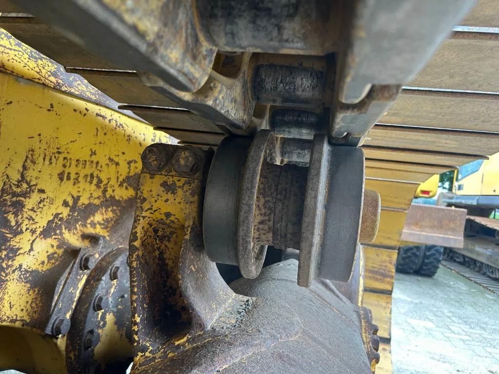 Komatsu D65PX-15 Buldožeri gusjeničari