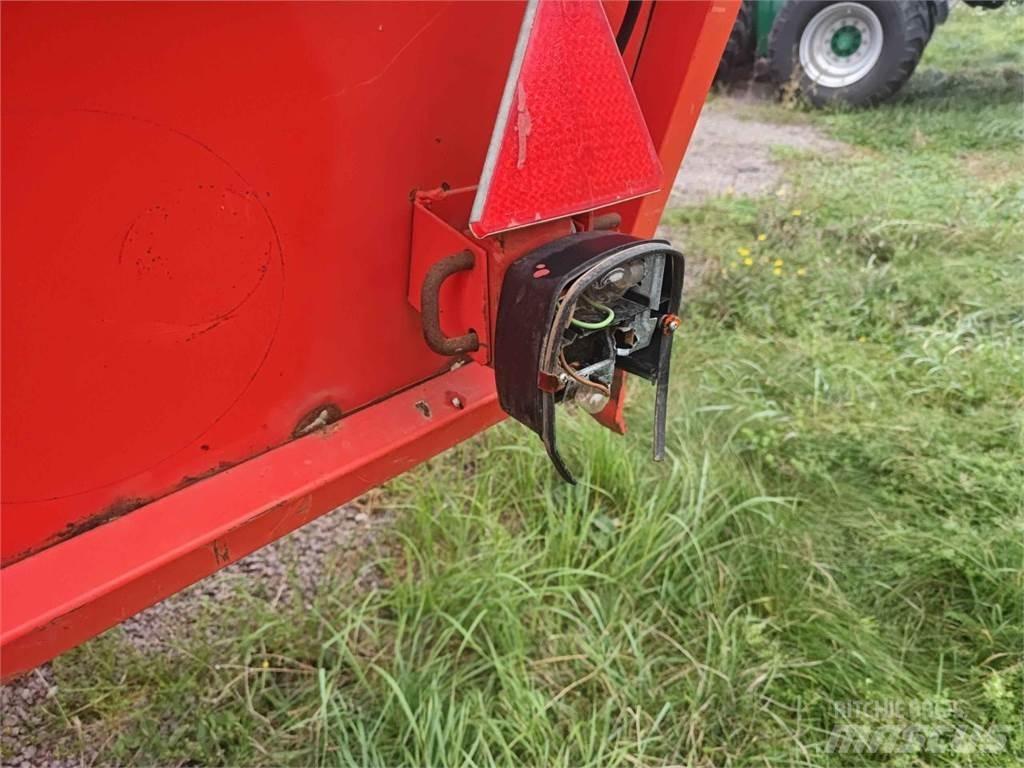 Deutz-Fahr E390 Samoutovarne prikolice