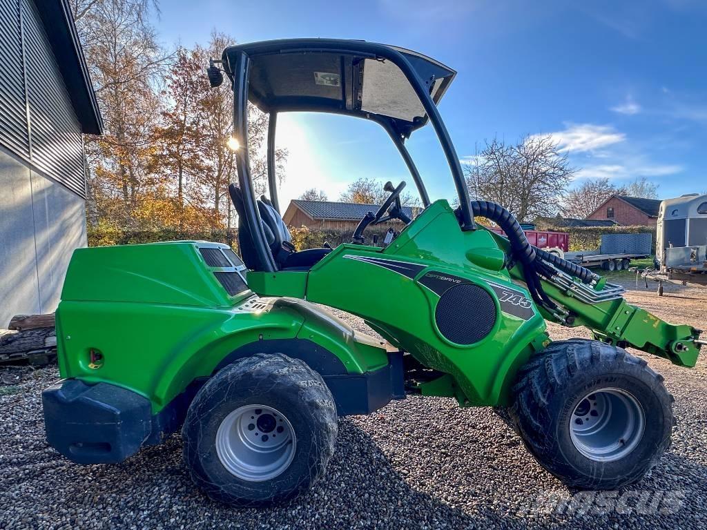 Avant 745 Višenamjenski utovarivači