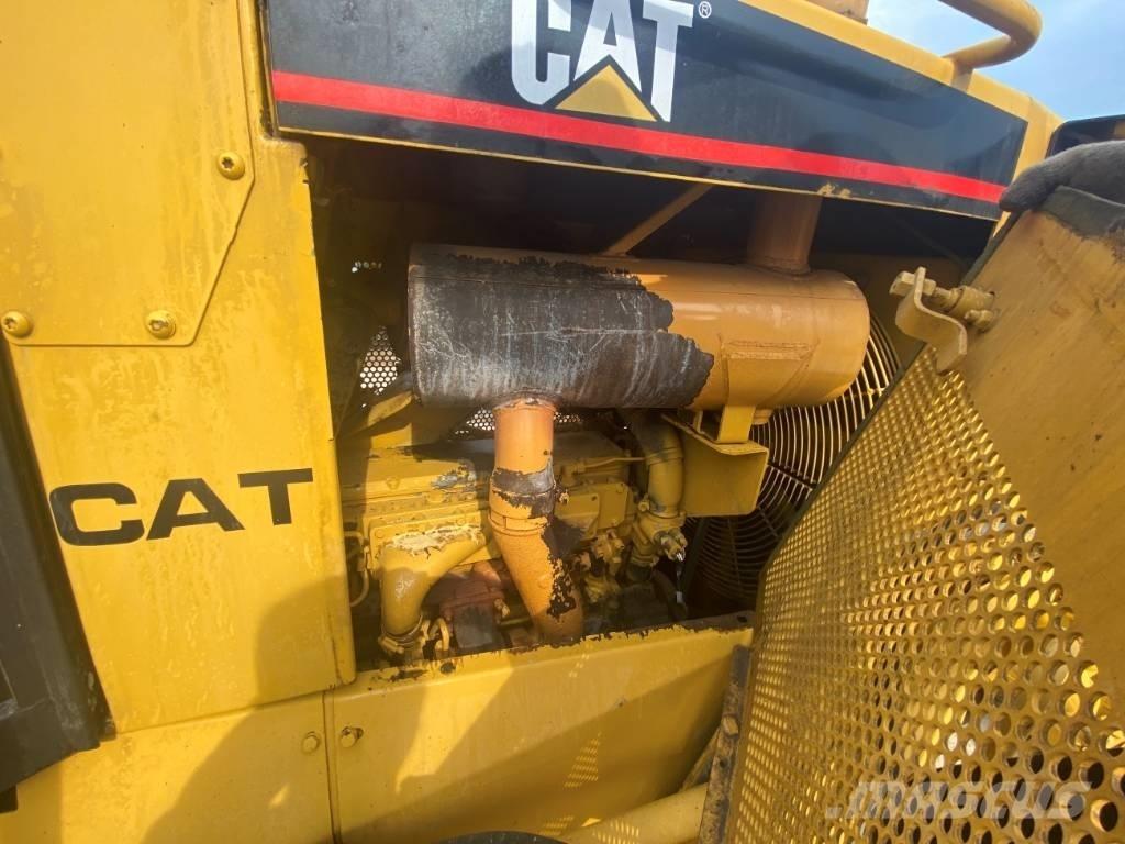 CAT D6R Buldožeri gusjeničari