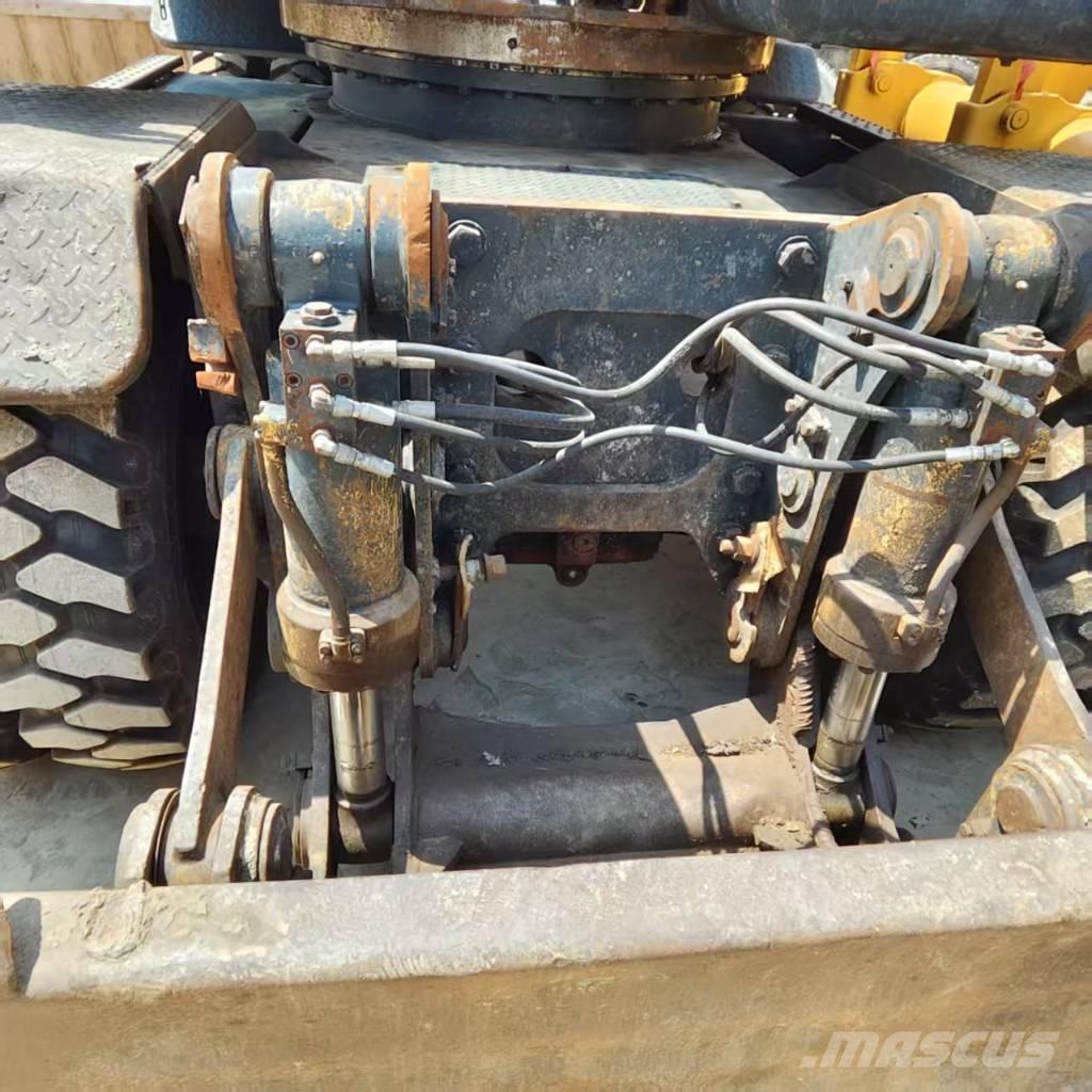 Hyundai R210W-9 Bageri na kotačima