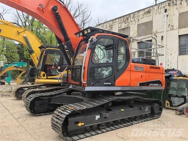 Doosan DX 300 LC Bageri gusjeničari