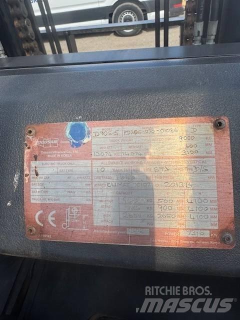 Doosan D 90 S-5 Dizelski viličari