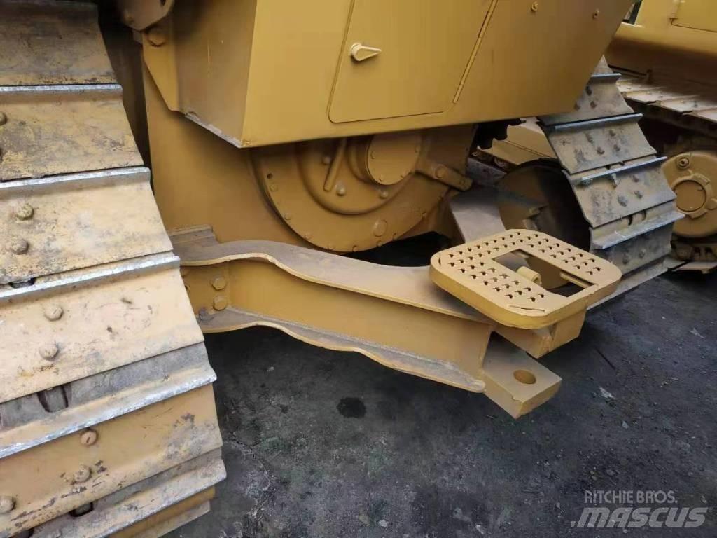 CAT D 5 M Buldožeri gusjeničari