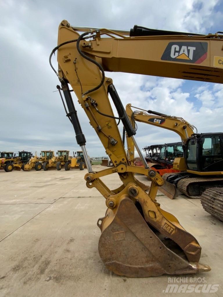CAT 323 Bageri gusjeničari