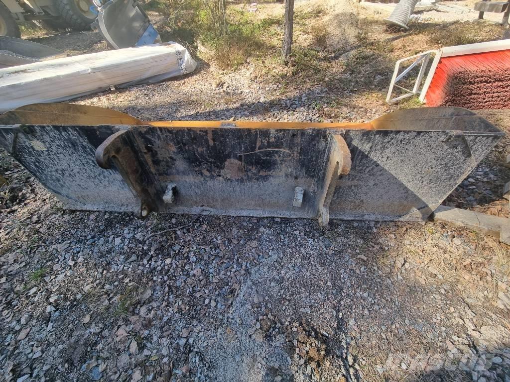 CAT 908M -2015 Utovarivači na kotačima