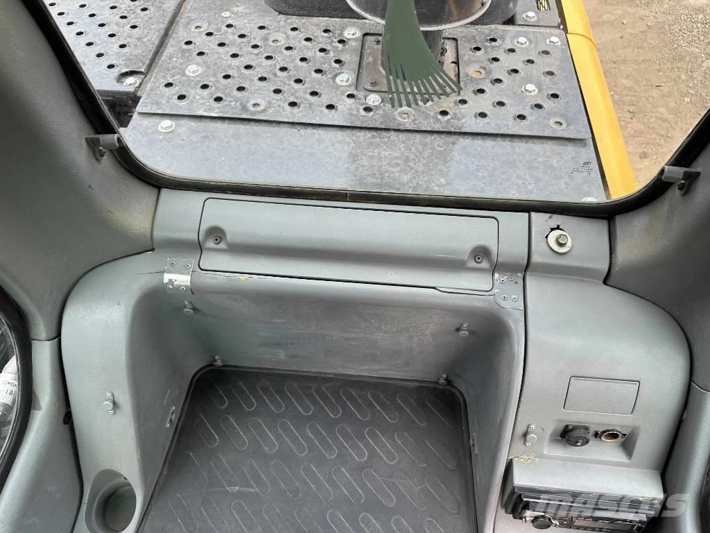 Volvo EC210D Bageri gusjeničari