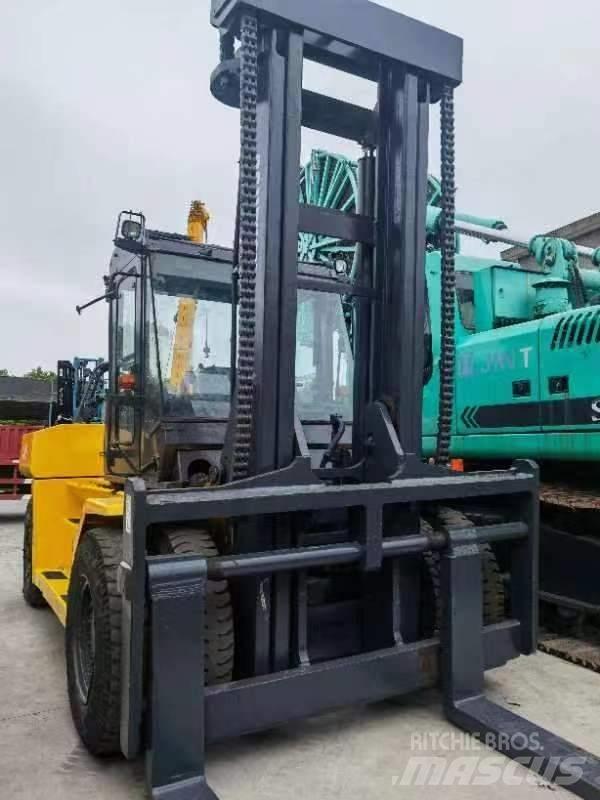 Komatsu FD 160 Dizelski viličari