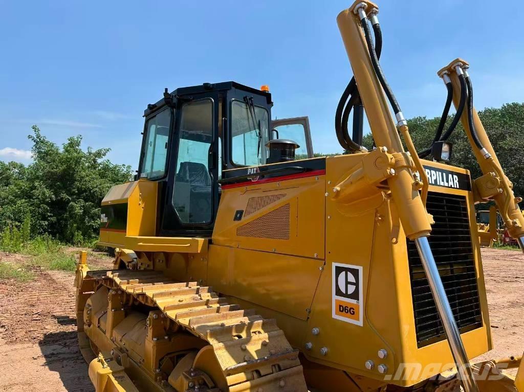 CAT D6G Buldožeri gusjeničari