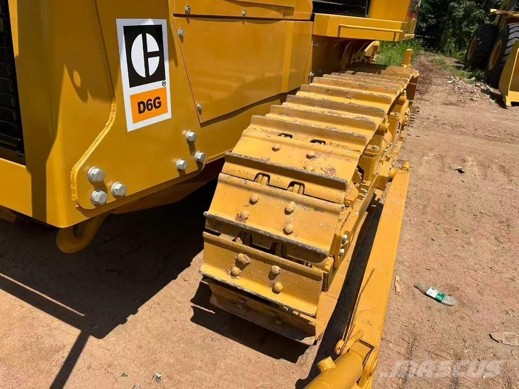 CAT D6G Buldožeri gusjeničari