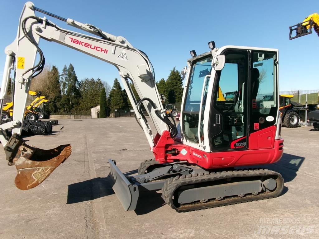 Takeuchi TB 240 Mini bageri <7t