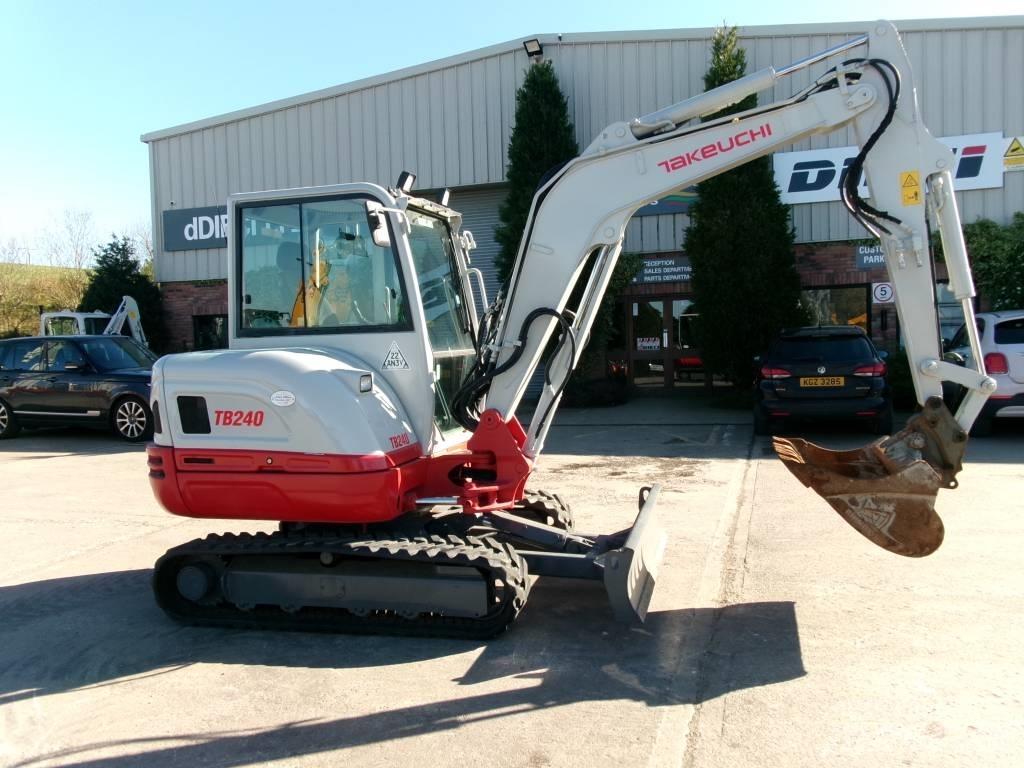 Takeuchi TB 240 Mini bageri <7t