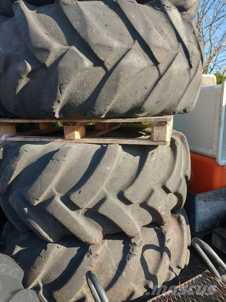 Komatsu 901 Gume, kotači i naplatci