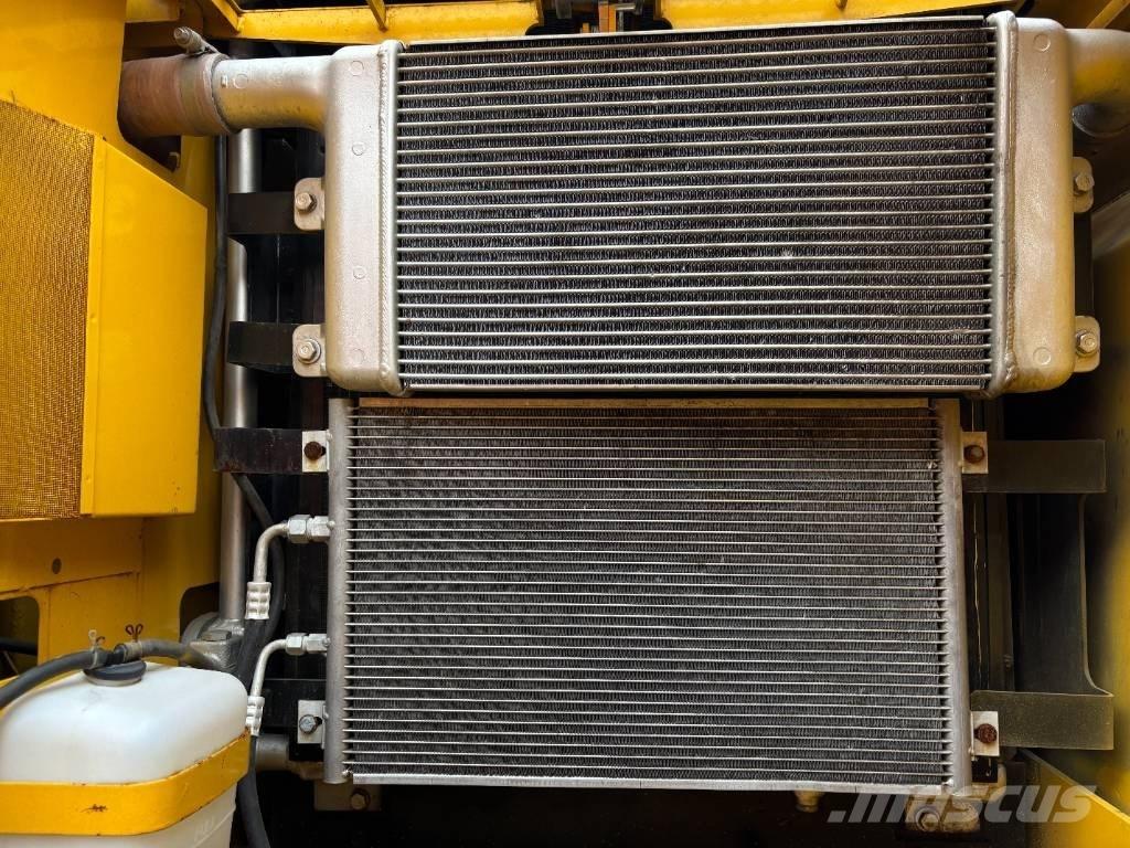 Komatsu PC 220-7 Bageri gusjeničari