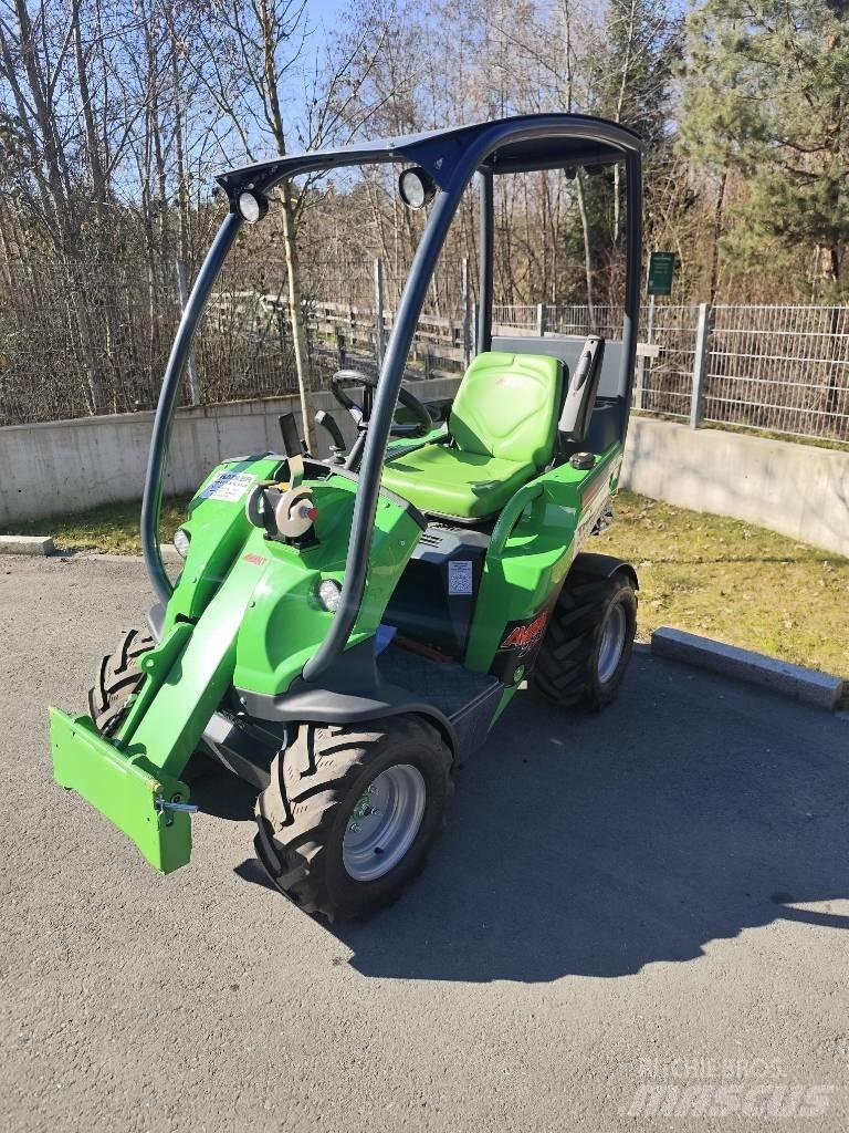 Avant 220 Višenamjenski utovarivači