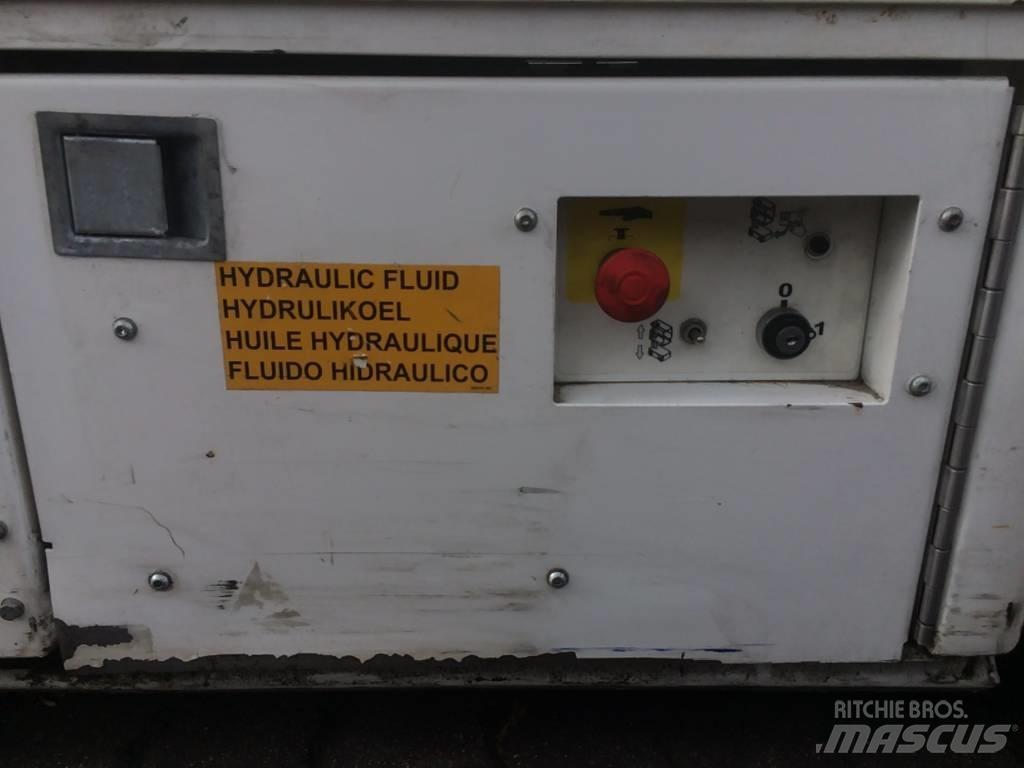 UpRight TM 12   V-2748 Vertikalne radne podizne platforme