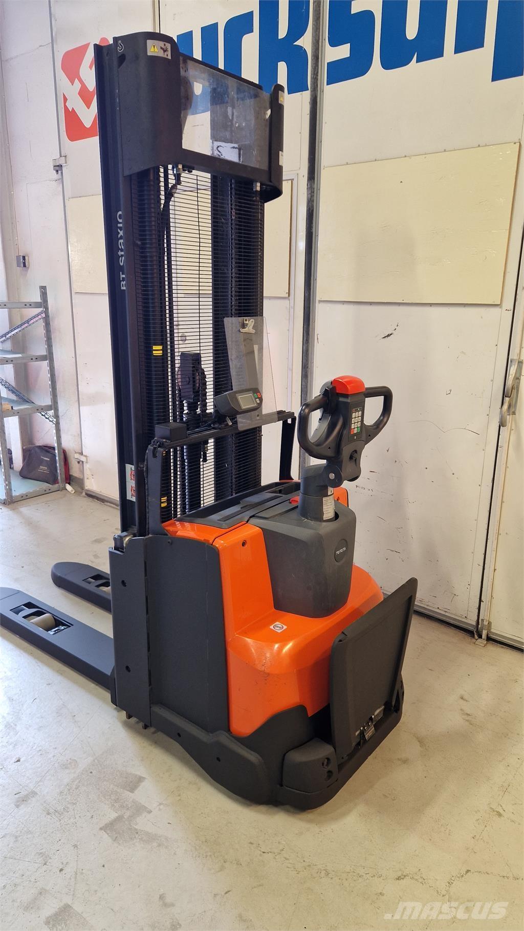 Toyota SWE140L Samopogonski ručni viličari