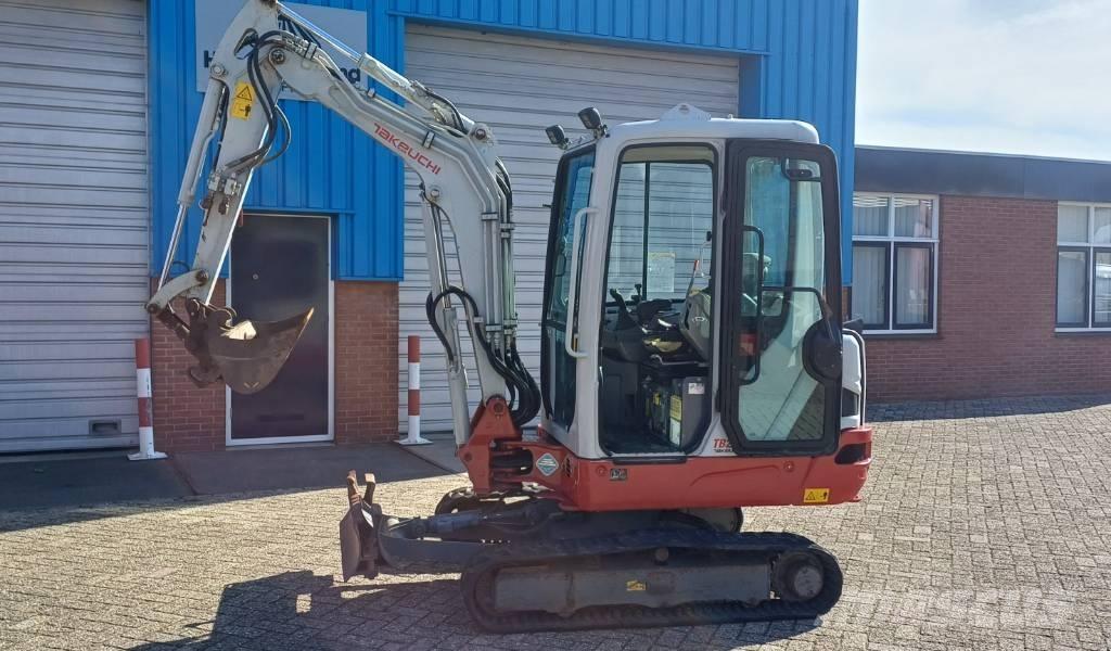 Takeuchi TB 225 Mini bageri <7t