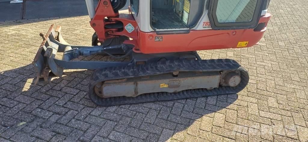 Takeuchi TB 225 Mini bageri <7t