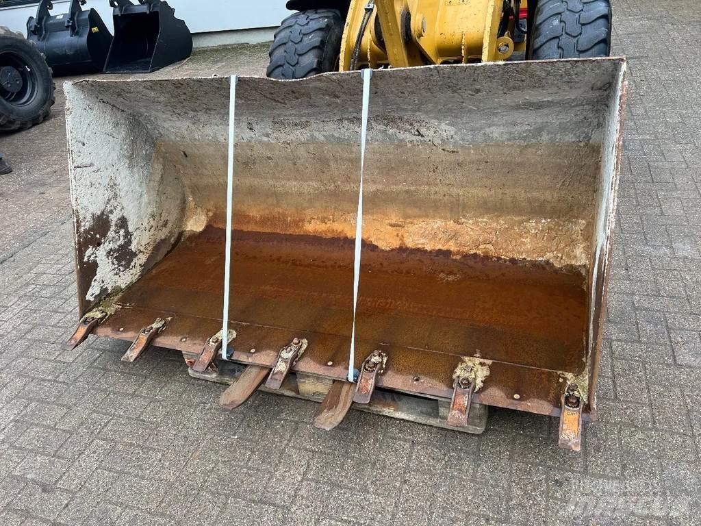 CAT 908M Utovarivači na kotačima