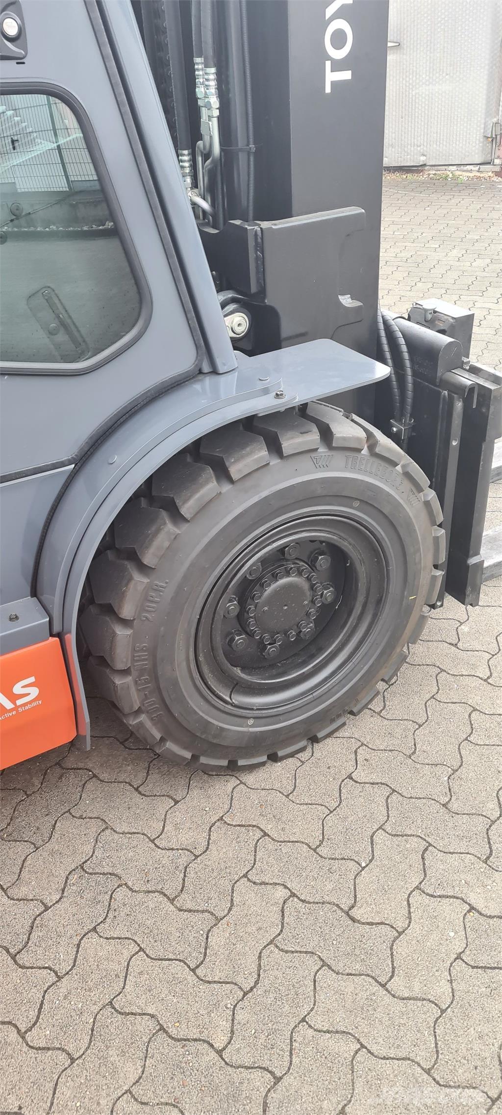 Toyota 40-8FD50N Dizelski viličari