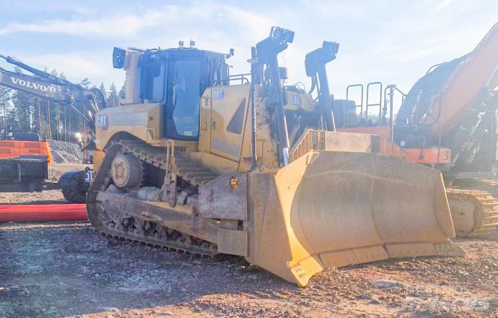 CAT D 8 T Buldožeri gusjeničari