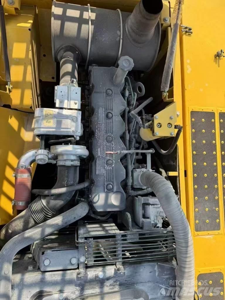 Komatsu 220-8 Bageri gusjeničari