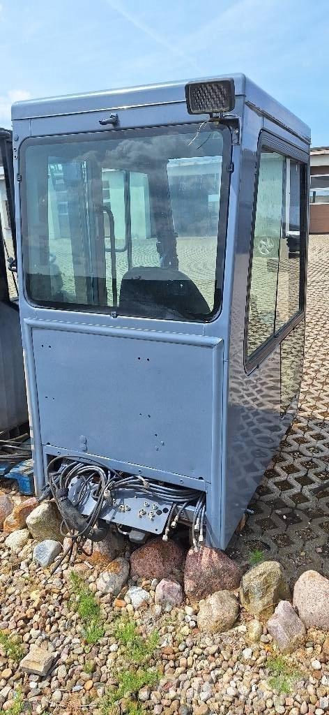 CASE 988 CK Kabine i unutrašnjost