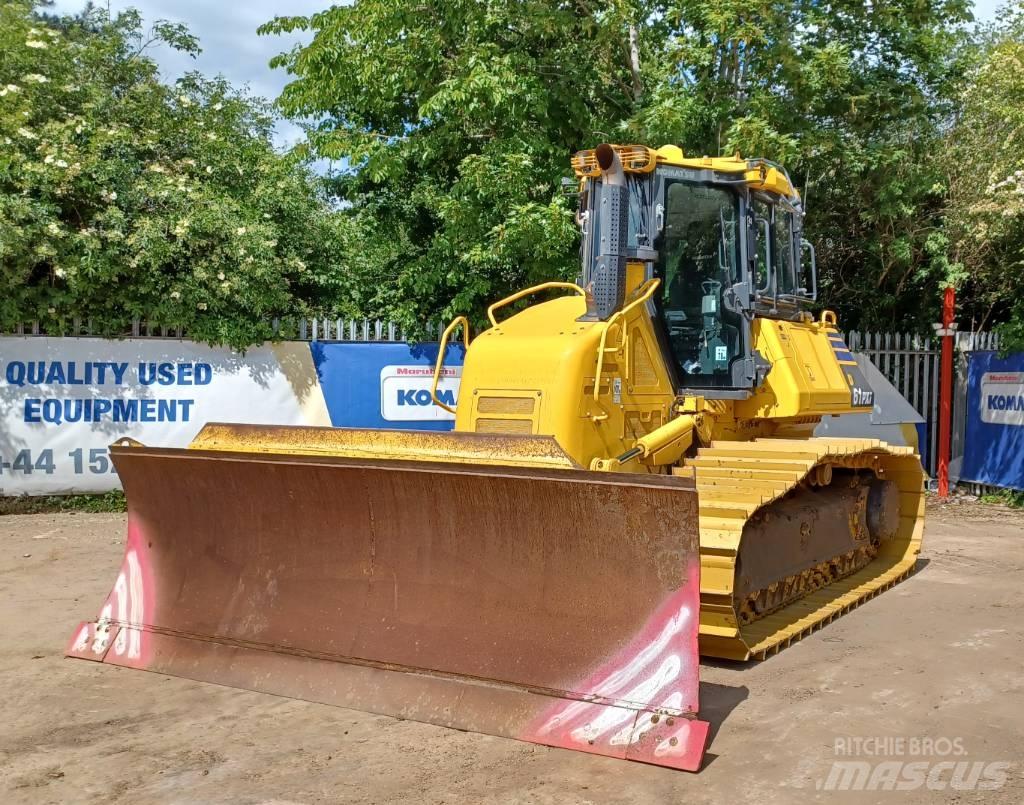 Komatsu D61PXi-24E0 Buldožeri gusjeničari