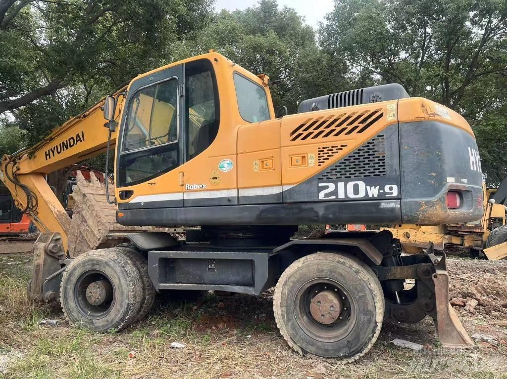 Hyundai R210W-9 Bageri na kotačima