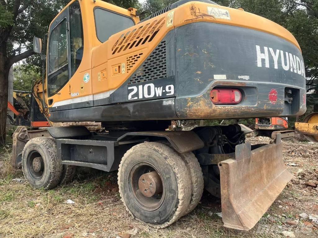 Hyundai R210W-9 Bageri na kotačima