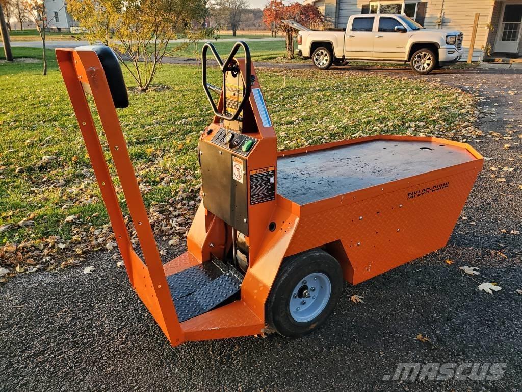 Taylor-Dunn SC090 Vučna vozila