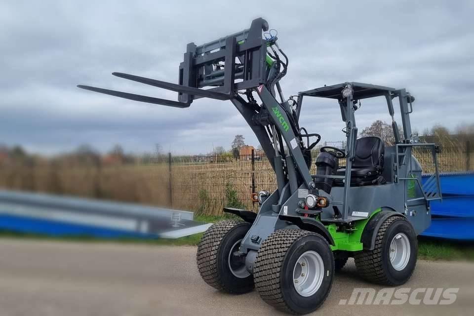 WCM L2316 und L2416 Prednji utovarivači i bageri