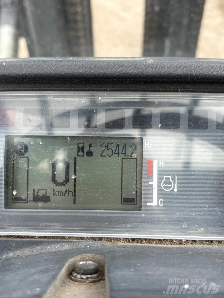 CAT DP 25 NT Dizelski viličari