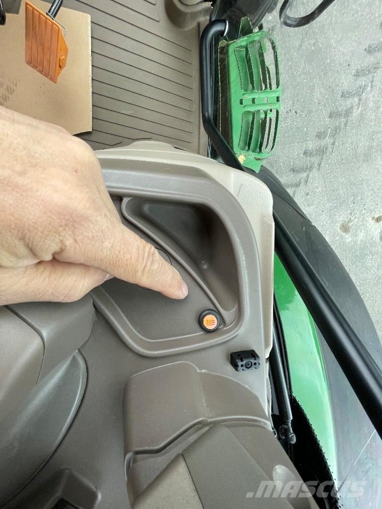 John Deere 6210 R Traktori