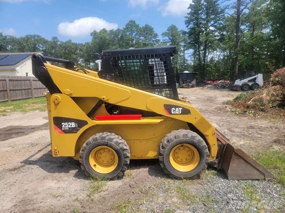 CAT 252 B 3 Skid steer mini utovarivači