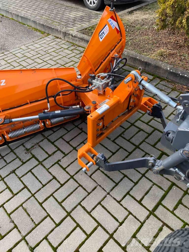 Kubota L2-622 Kompaktni (mali) traktori