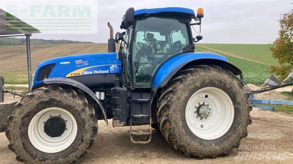 New Holland T7050 Traktori
