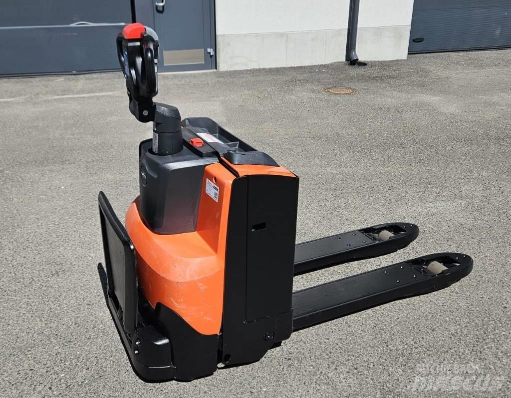 Toyota LWE 200 Nisko podizni električni viličar sa platformu